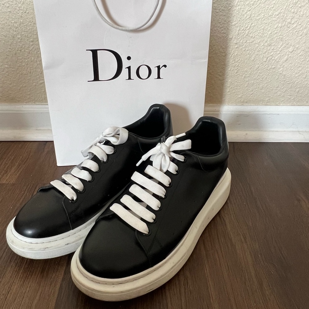 Black and white Alexander McQueens size EU 45 Men’s